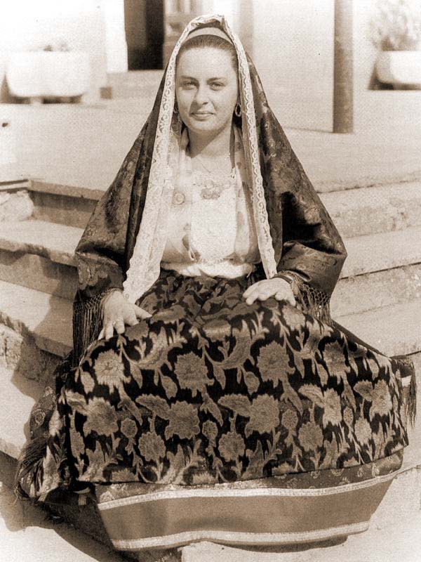 Antico costume © Editrice S'Alvure